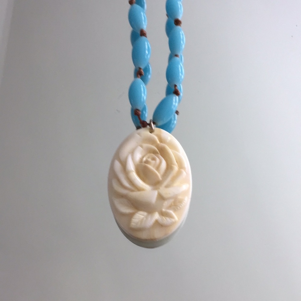 Set of 2 little Acrylic Rose Necklaces